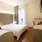 Primavera فندق ستريزا