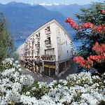 Primavera فندق ستريزا