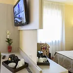 Primavera فندق ستريزا